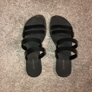 Black flip flops 🖤